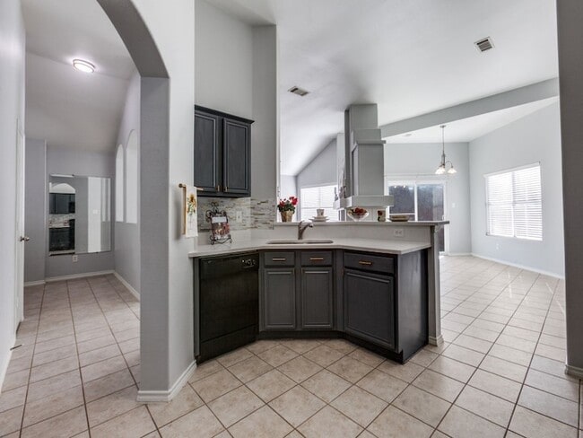 Photo - 1305 Greenbriar Ln