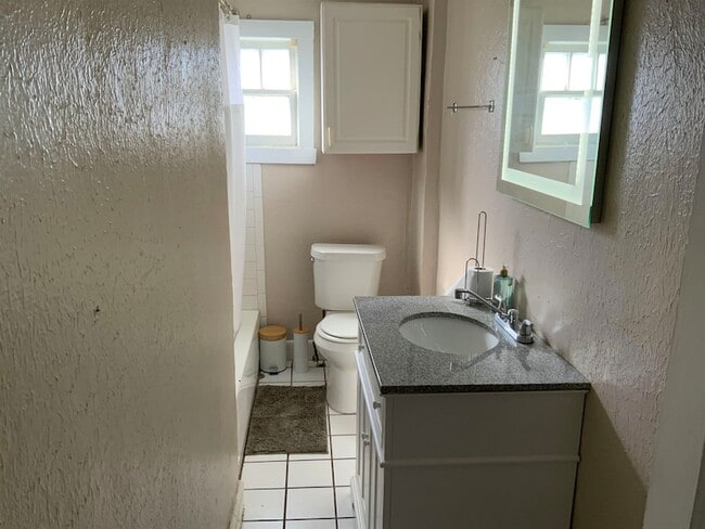 Photo - 1509 Twigg St
