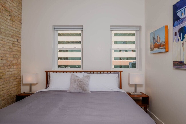 Photo - 125 W Wisconsin Ave Unit ID1318207P