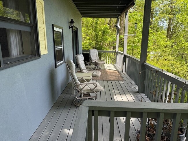 Photo - 461 Meadowview Rd