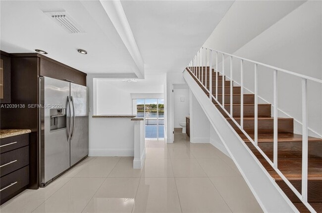 Building Photo - 9351 Fontainebleau Blvd Unit B415