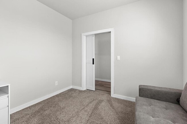 Photo - 1861 Icon St