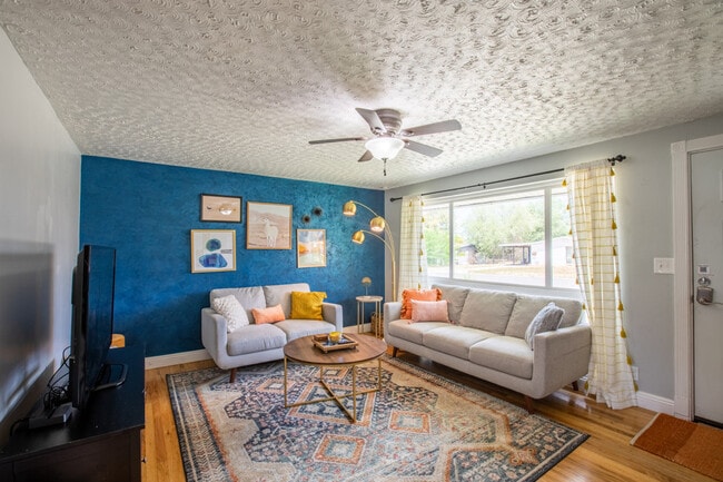 Building Photo - 1020 E Diamond Way Unit ID1249911P