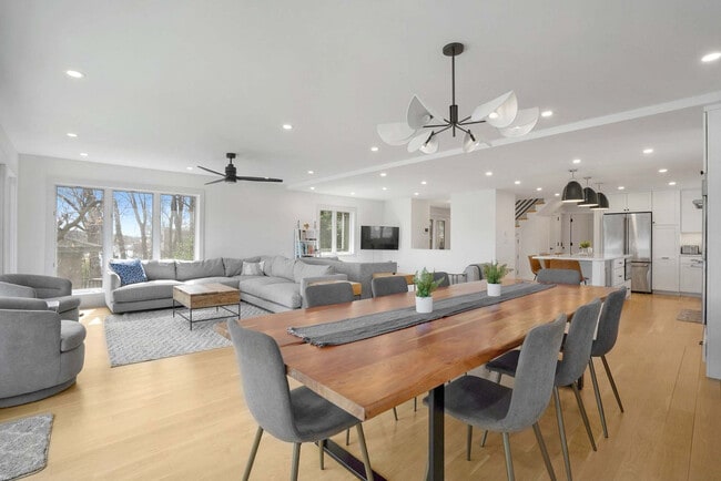 Building Photo - 1835 Naugles Dr Unit ID1429740P