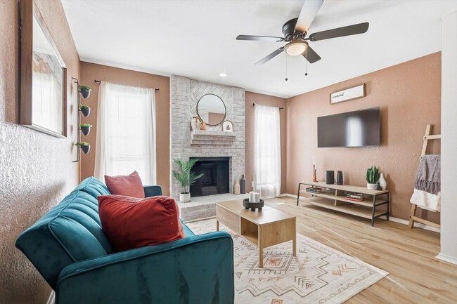 Building Photo - 2160 E Arkansas Ln Unit ID1382164P