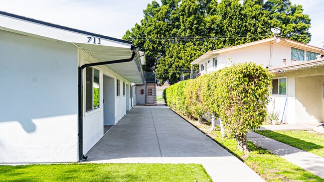 Photo - 711 W Provential Dr