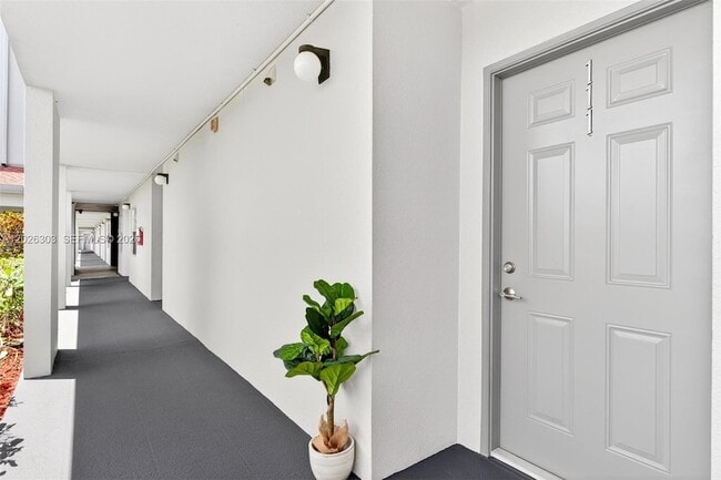 Building Photo - 1400 SW 124th Terrace Unit 111Q