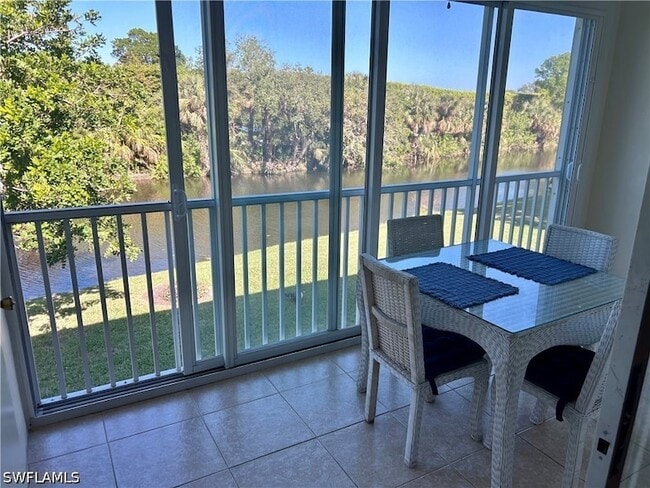 Photo - 633 Palm View Dr Unit 4