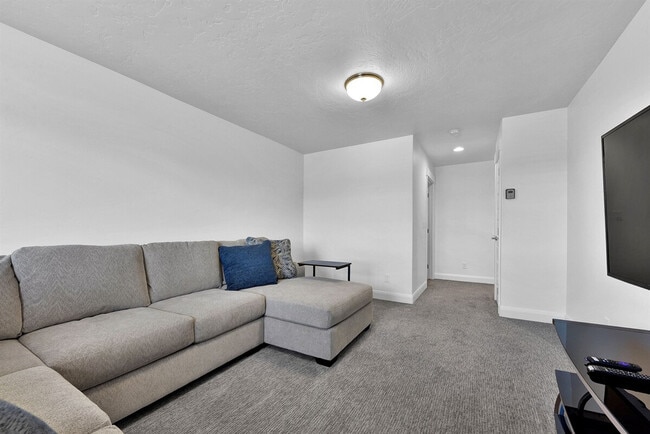 Building Photo - 12102 S Aves Pl Unit SI ID1547108P