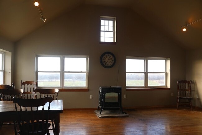 Photo - 2596 Highgate Rd