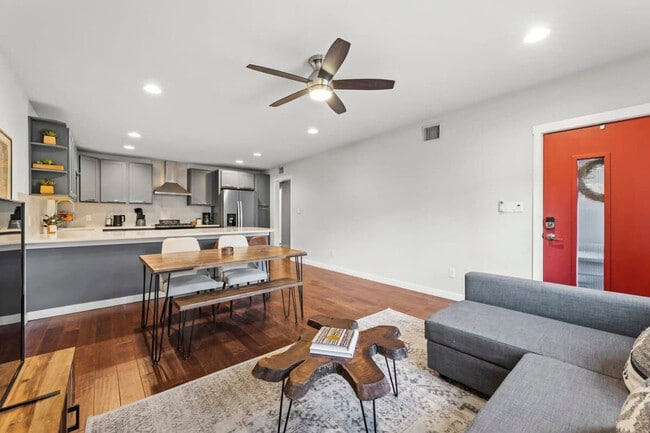 Photo - 2015 Rabb Glen St Unit ID1254581P