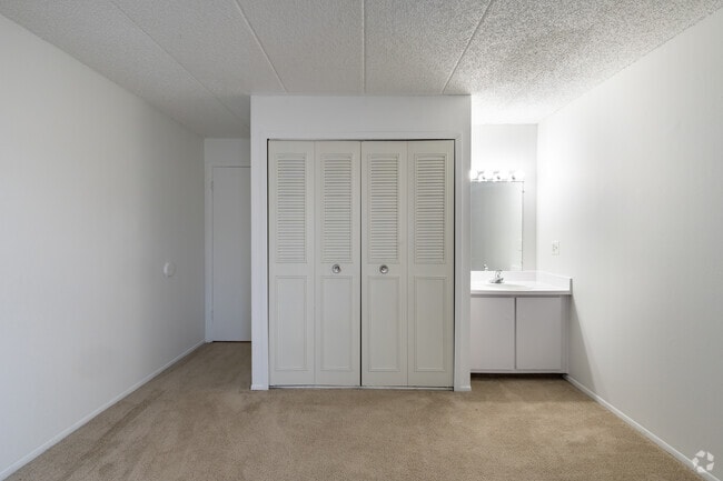 1BR, 1BA - 700SF - Riverside Village Apartments