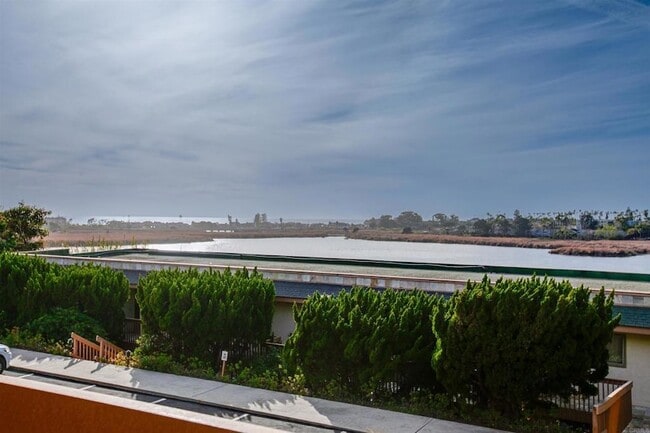 Building Photo - 2475 Jefferson St Unit 103