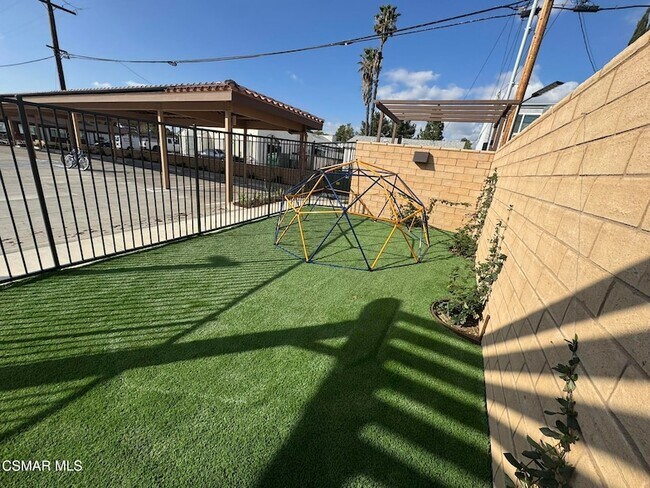 Photo - 1850 Buyers St Unit 204