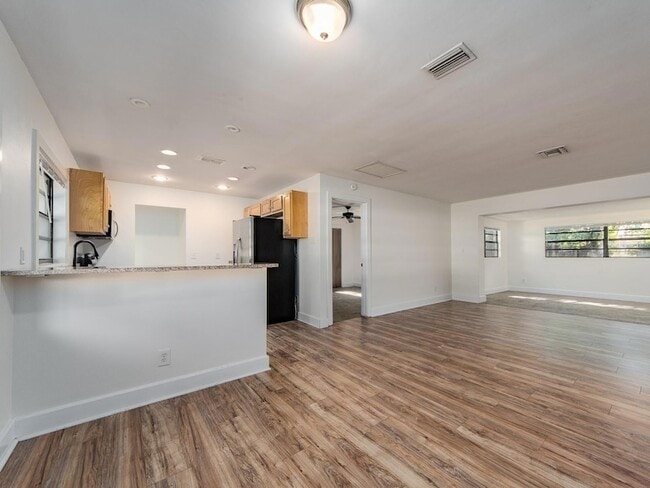 Photo - 2242 Indian Ave S