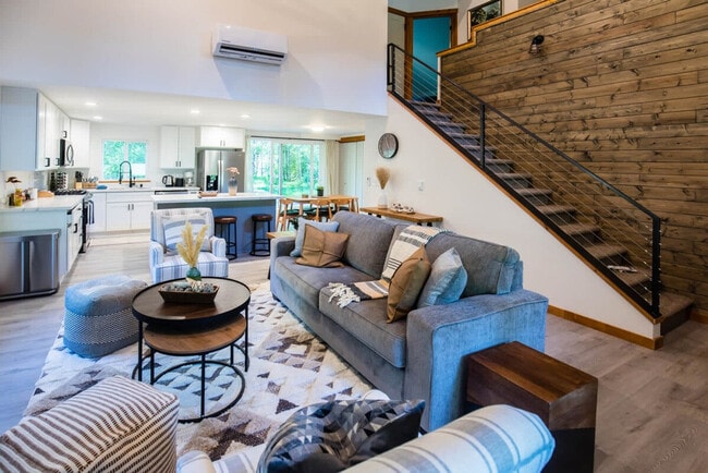 Building Photo - 235 Paradise Dr Unit ID1035921P