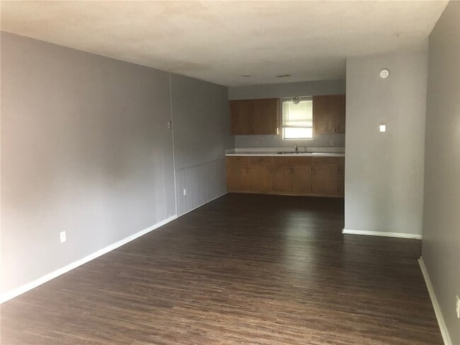 Photo - 302 E Benton St