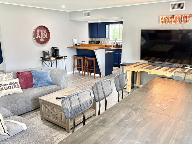 Photo - 1105 Glade St Unit ID1328055P