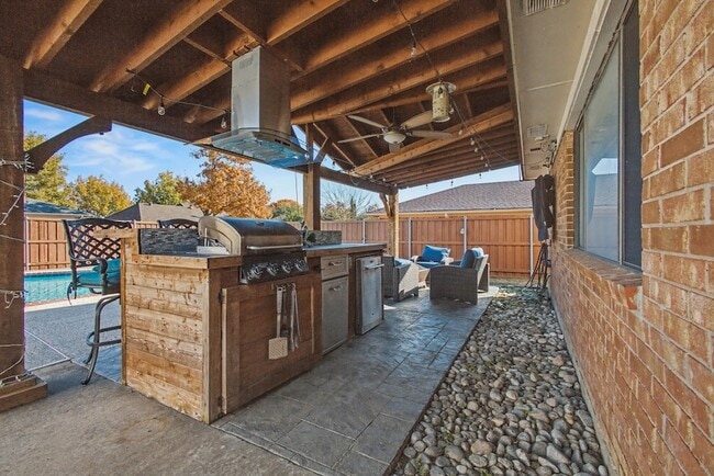 Photo - 913 Sandhurst Dr