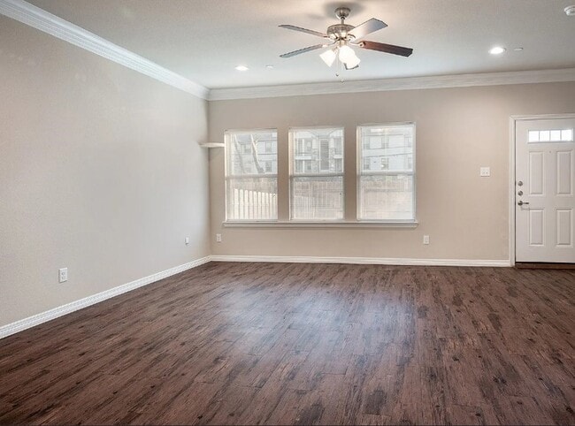 Photo - 117 Springtree St