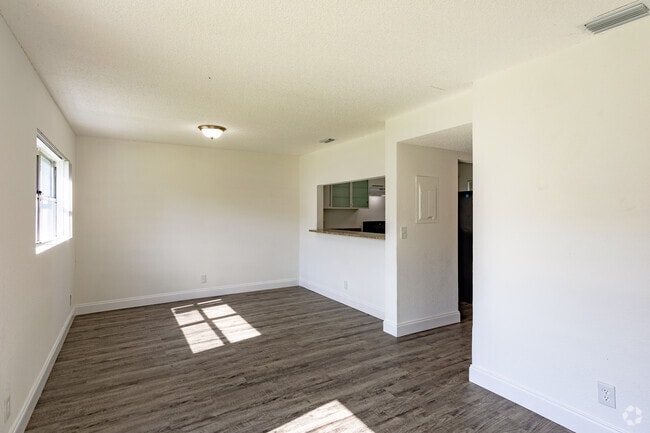 3BR, 1.5BA - 1,167SF - Dining Room - Spinnaker Landing Apartments