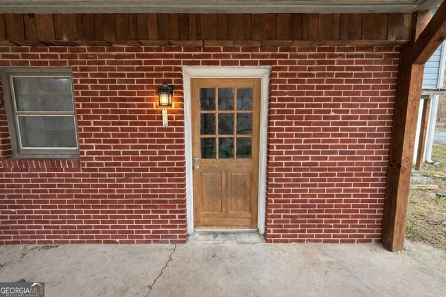 Photo - 269 W Hermitage Rd NE