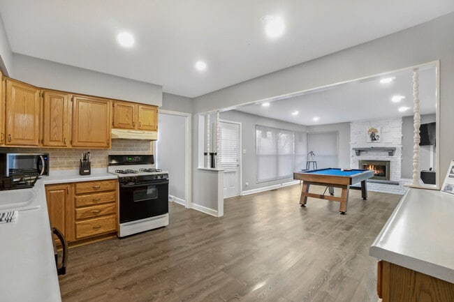 Building Photo - 570 E Higgins Rd Unit SI ID1301333P