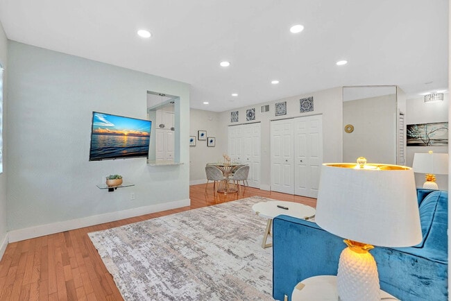 Building Photo - 10004 E Bay Harbor Dr Unit SI ID1527173P