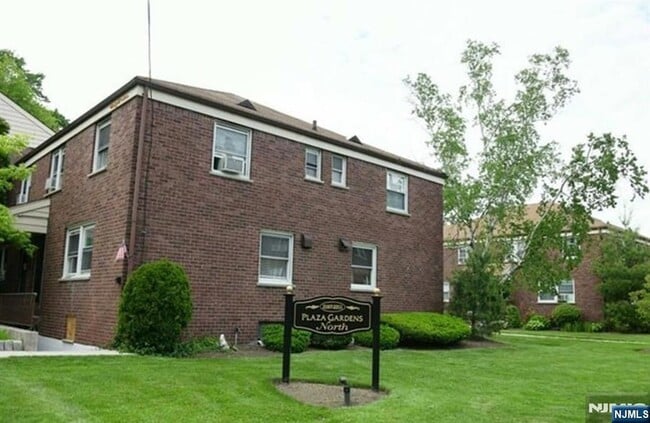 Building Photo - 2209 Center Ave Unit 209A