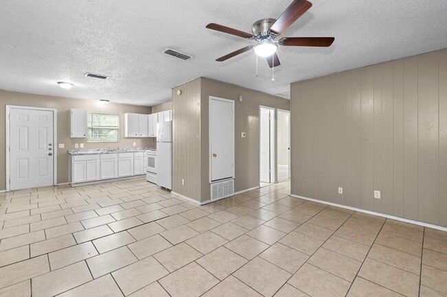 Photo - 1611 Jones St