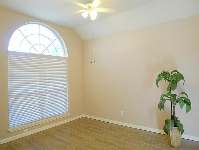 Photo - 20703 Whitevine Way