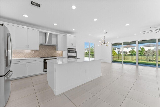 Photo - 1346 Harvester Xing