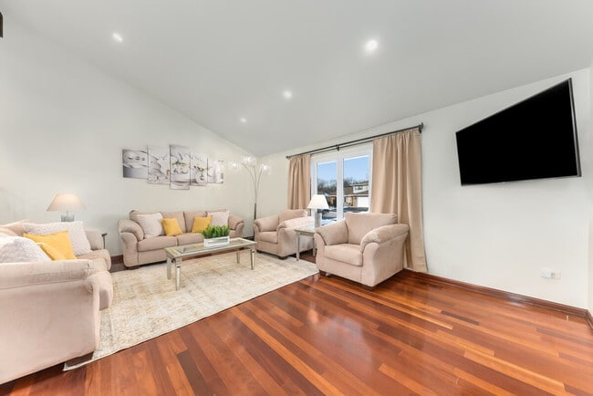 Building Photo - 8526 W 107th St Unit ID1285090P