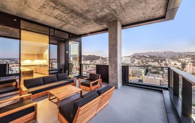 Photo - Sky Hollywood