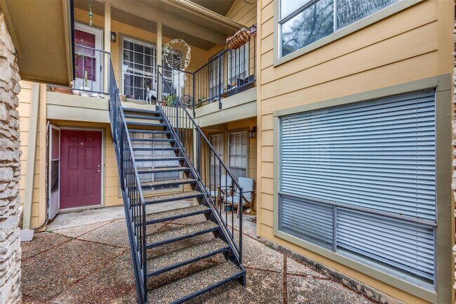 Photo - 1212 Hollow Creek Dr Unit B