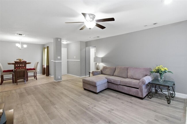 Photo - 2410 Buttercup Cir