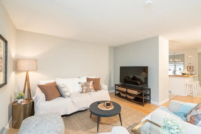 Building Photo - 2000 Quiet Stream Dr Unit SI ID1472875P