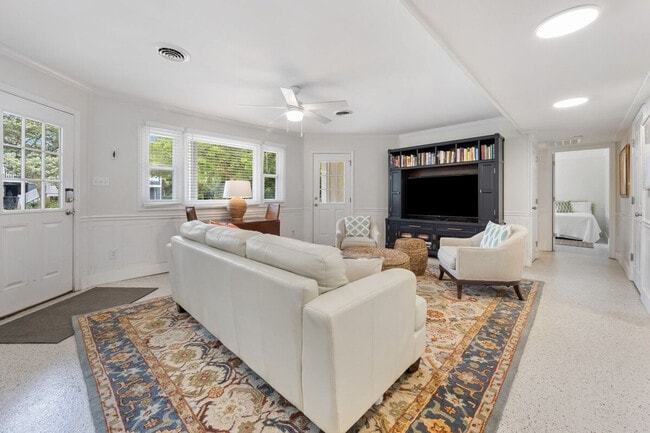 Building Photo - 165 Pioneer Loop Unit ID1253463P