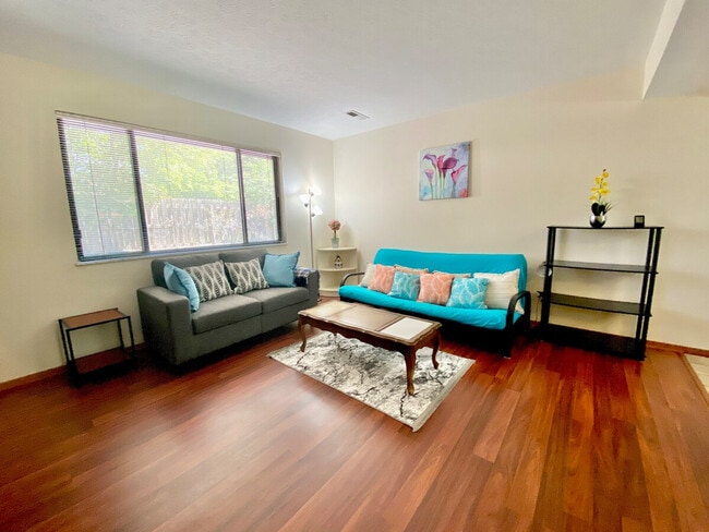 Photo - 1469 Rydalmount Rd Unit ID1061219P