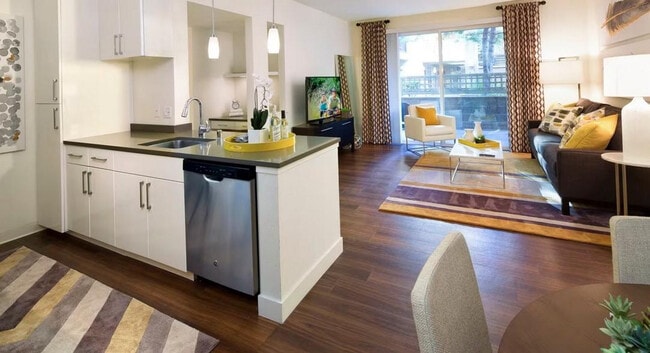 Building Photo - 1257 Lakeside Dr Unit ID1280504P