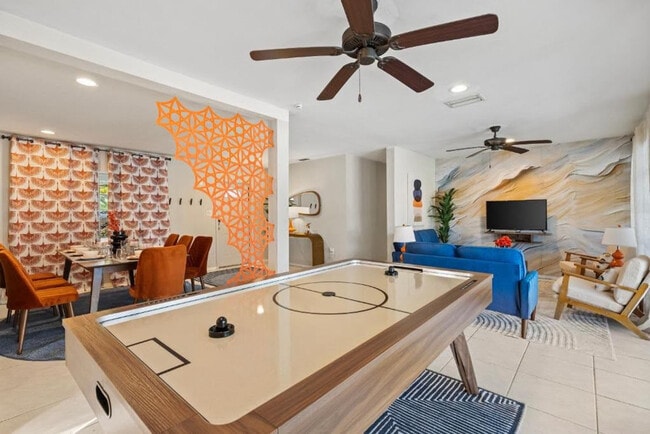 Building Photo - 451 Sharon Cir Unit ID1380468P