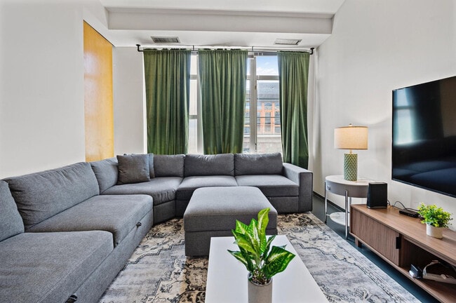 Building Photo - 160 E Berkeley St Unit SI ID1343269P