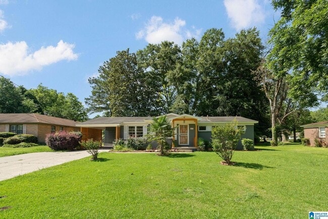 Building Photo - 852 Twin Lake Dr NE