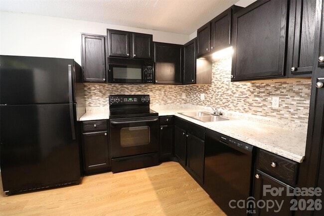 Photo - 1472 Riverwood Ct