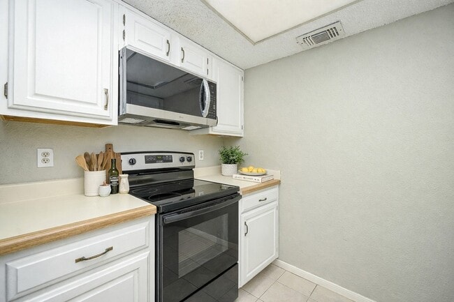 Photo - 2826 S Bartell Dr Unit 37