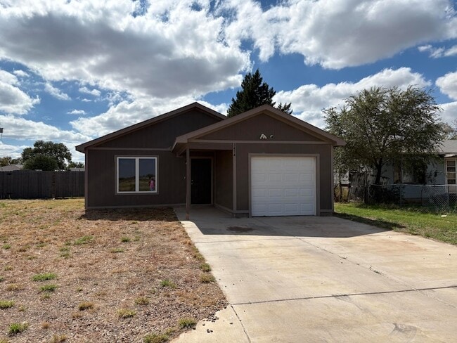 Photo - 3414 E 3rd St