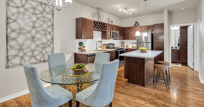 Photo - Retreat at Fremaux Town Center Apartments