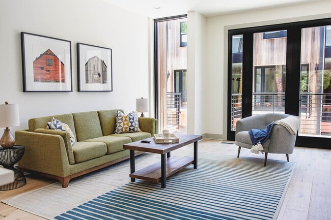 Building Photo - 317 NE Burwood Mews Unit ID1221834P