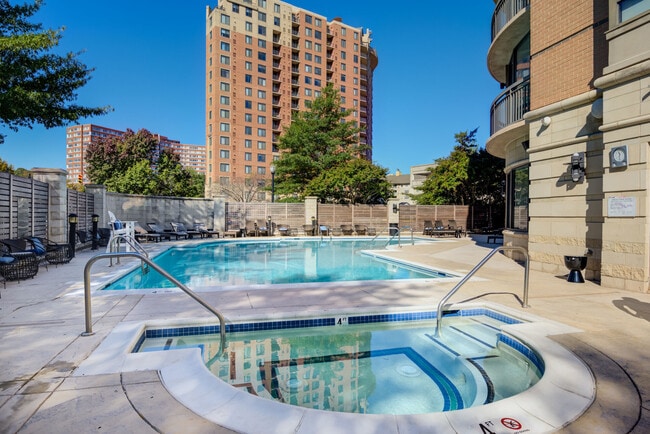 Building Photo - Instrata Pentagon City
