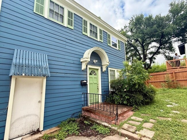 Building Photo - 3303 Duval St Unit B